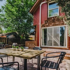 Stylish Mid-Mod Downtown Retreat